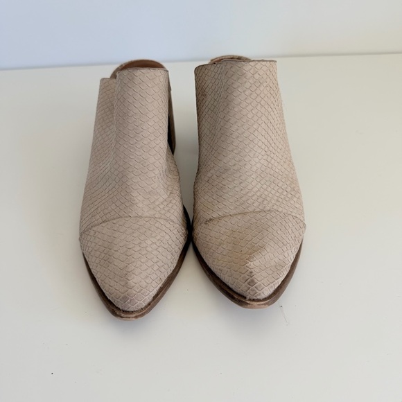 Report Women's Beige Mules Chunky Heel Point Toe Size 7 - Picture 4 of 11